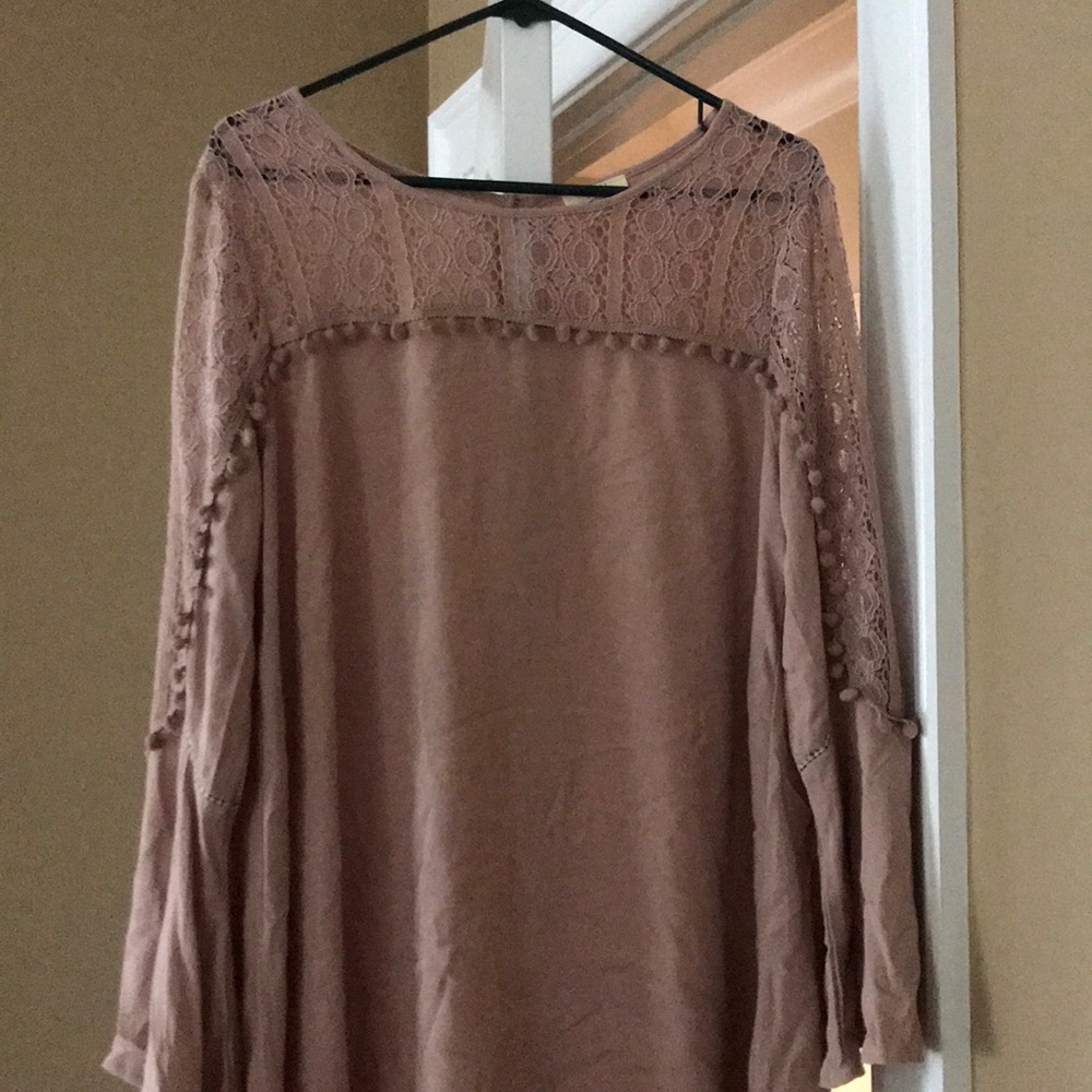 Shirt with flared sleeves